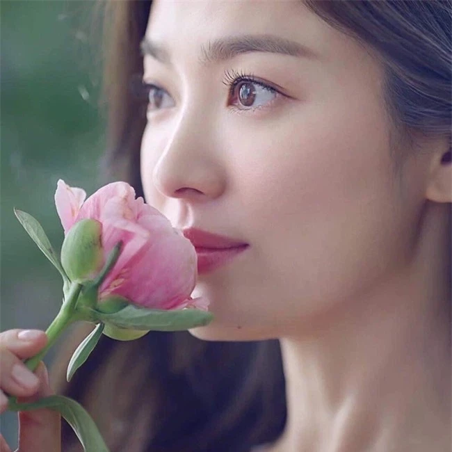 Nhan sắc thật của Song Hye Kyo có đẹp như nhiều người ca tụng, tiết lộ của nữ đồng nghiệp từng làm việc chung sẽ làm sáng tỏ - Ảnh 2.