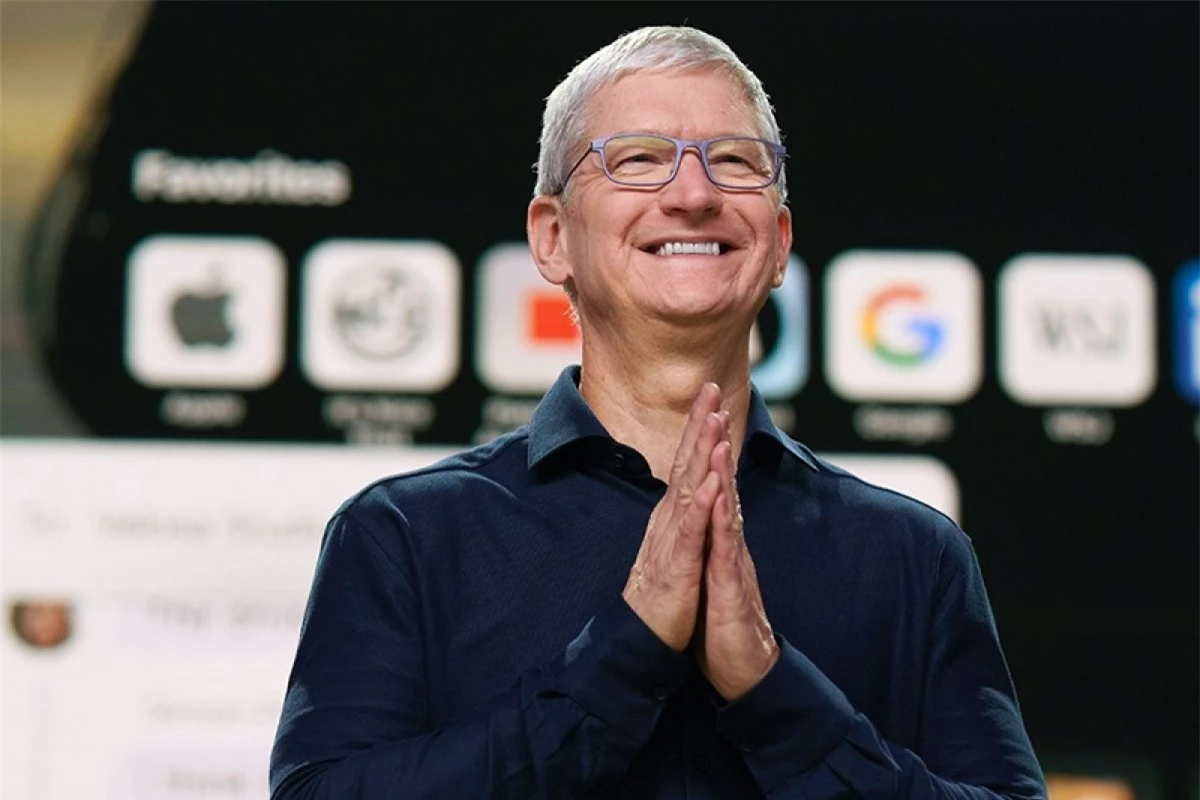 Tim Cook bắt đầu chính thức lãnh đạo Apple dưới cương vị CEO vào tháng 8/2011.