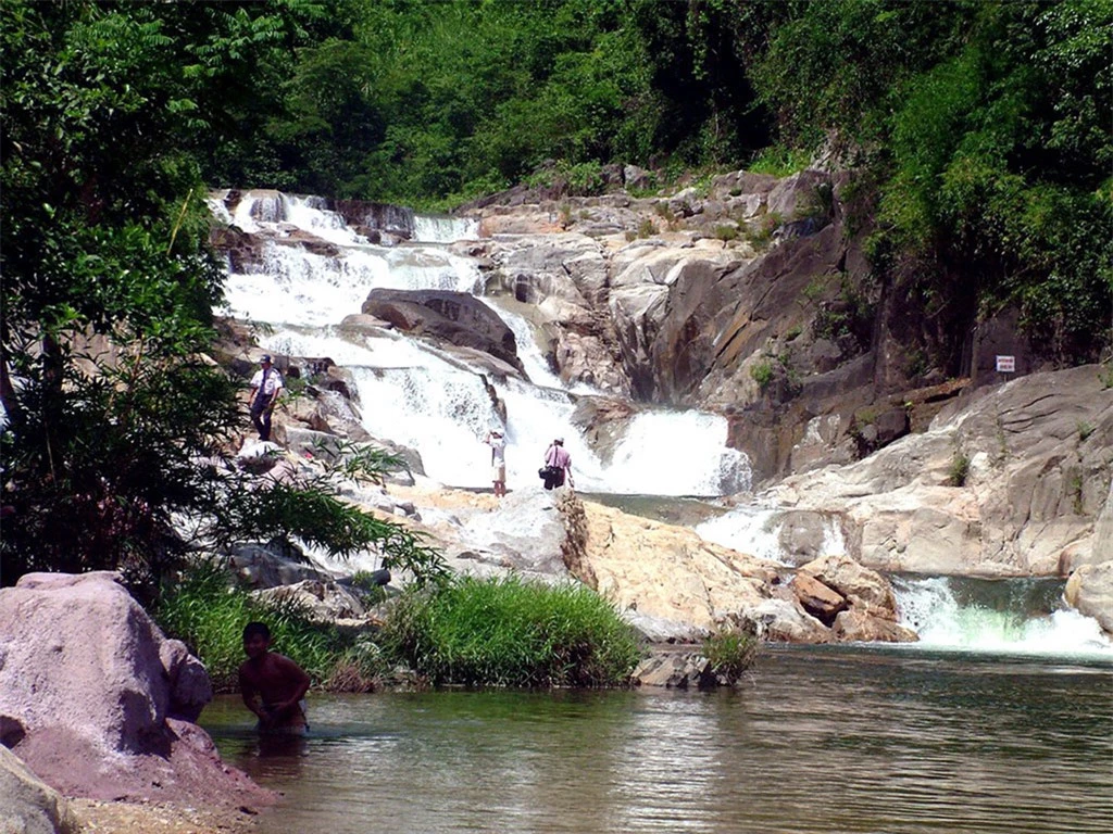 Gần như bất cứ du khách nào khi đến Nha Trang cũng đều muốn ghé đến Công viên du lịch thác Yang Bay thuộc Tổng Công ty Khánh Việt (Khatoco)