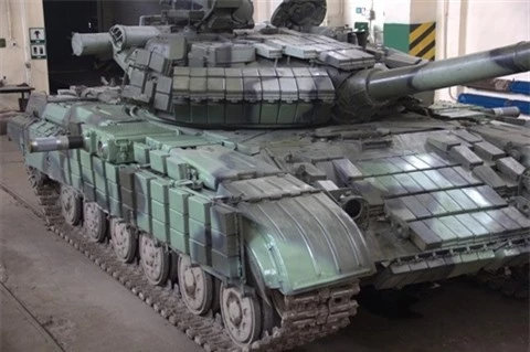 Ukraineduatang T-64 trang bi APS vao chien tuyen Donbass