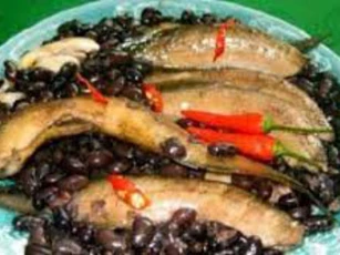 Bài thuốc bổ thận từ cá trê và đậu đen dành cho các quý ông thận yếu