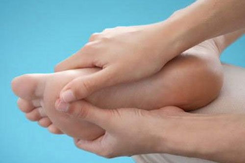 Chân có lực mới kéo dài tuổi thọ: 7 mẹo nhỏ giúp người già nhưng chân không già