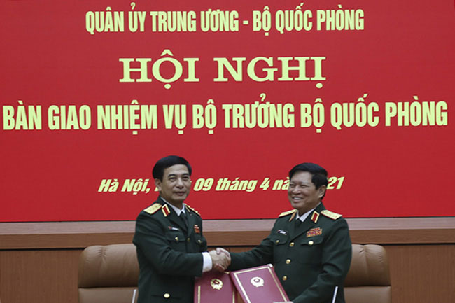 Bàn giao nhiệm vụ Bộ trưởng Bộ Quốc phòng
