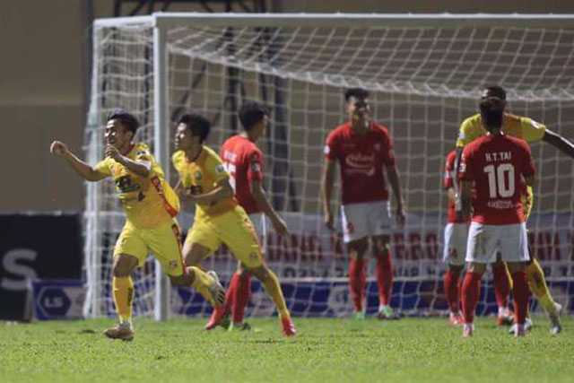Kết quả V.League: TP.HCM hòa cay đắng, Phan Văn Đức giúp SLNA hạ Bình Dương