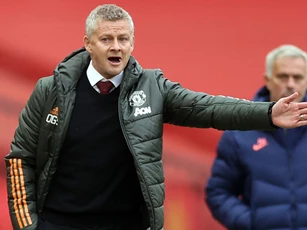HLV Solskjaer mỉa mai Son Heung-min