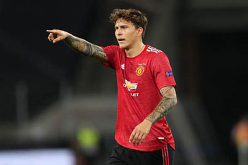 CĐV ngán ngẩm khi Lindelof mắc sai lầm hài hước khiến MU thủng lưới