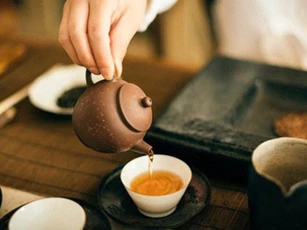 Trà xanh là "thần dược của thanh xuân" nhưng uống theo 4 cách này lại gây bệnh nguy hiểm
