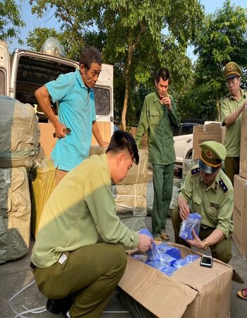 Lạng Sơn: Tạm giữ hơn 10.000 đơn vị sản phẩm hàng hóa để xác minh nguồn gốc