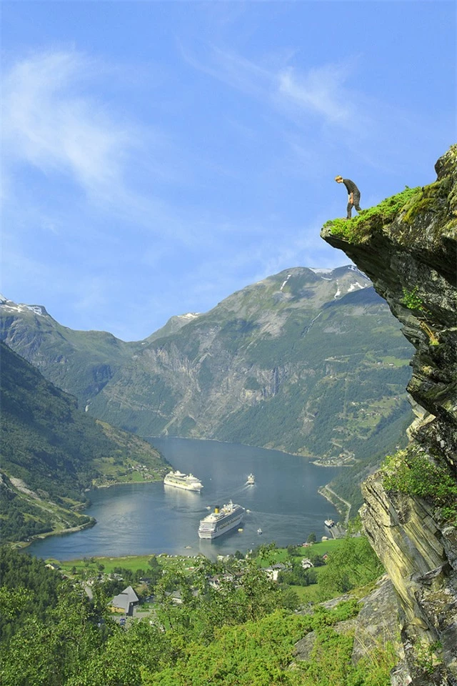 Mỏm đá Flydalsjuvet - một trong những điểm chụp ảnh nổi tiếng nhất ở Nauy.