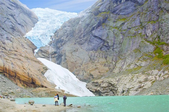 Vào mùa đông, nhiều du khách còn thích ghé thăm vùng Briksdalsbreen.