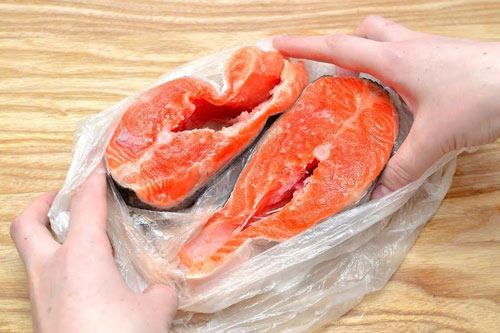 Cách rã đông cá đúng chuẩn, không nát hay mất chất, nhạt thịt