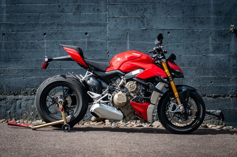Ducati Streetfighter V4S.