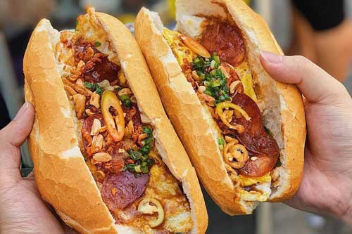 Bánh mì sườn sụn cải chua và loạt món lạ miệng ở TP.HCM