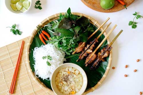 B&#xFA;n ch&#x1EA3; que tre v&#xE0; lo&#x1EA1;t m&#xF3;n ngu&#x1ED9;i h&#xFA;t kh&#xE1;ch ng&#xE0;y h&#xE8; &#x1EDF; TP.HCM