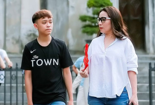 Phản ứng của Phi Nhung khi con trai nói không muốn là cái bóng của mẹ