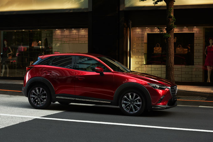 Mazda CX-3 được trang bị tính năng hỗ phanh thông minh trước sau, hữu ích đối với các mẫu SUV đô thị. Mazda CX-3 được trang bị tính năng hỗ phanh thông minh trước sau, hữu ích đối với các mẫu SUV đô thị.