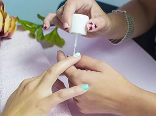 Những loại mỹ phẩm mà phụ nữ mang thai cần tránh xa