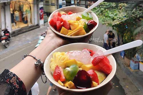 7 món ăn vặt đáng thử một lần quanh phố đi bộ Hà Nội