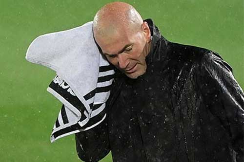 Zidane thừa nhận cầu thủ Real đang 'cạn pin'