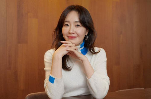 Nữ diễn viên phim 'Hope' tuyên bố ly hôn với người chồng sống ở Việt Nam