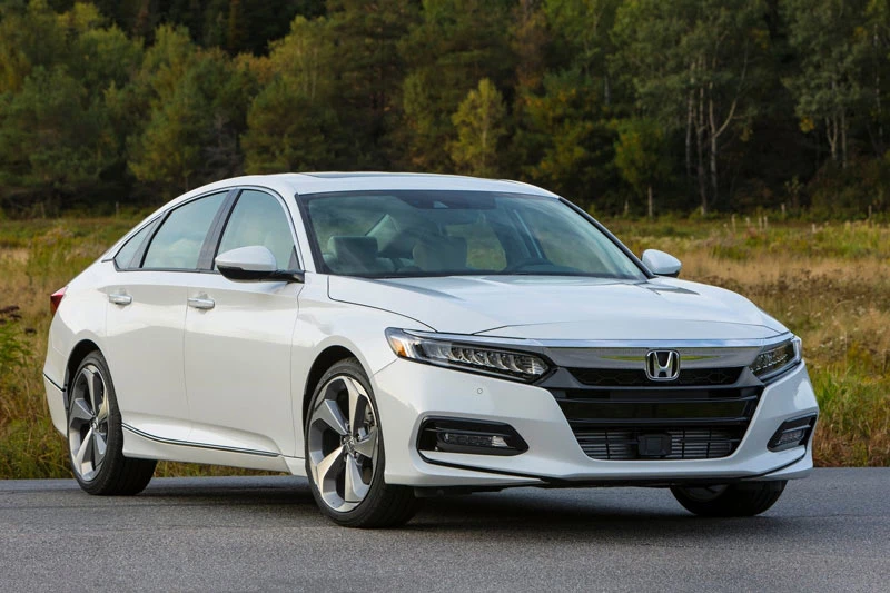 5. Honda Accord (doanh số: 18 chiếc).