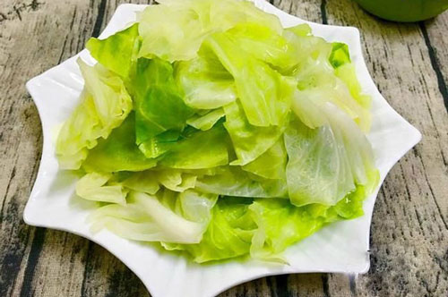 Luộc bắp cải giòn ngon lại tăng gấp đôi chất bổ cứ cho thêm 1 thứ này vào nồi, rau vớt ra xanh mướt