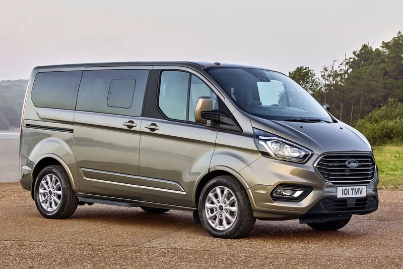 6. Ford Tourneo (doanh số: 30 chiếc).