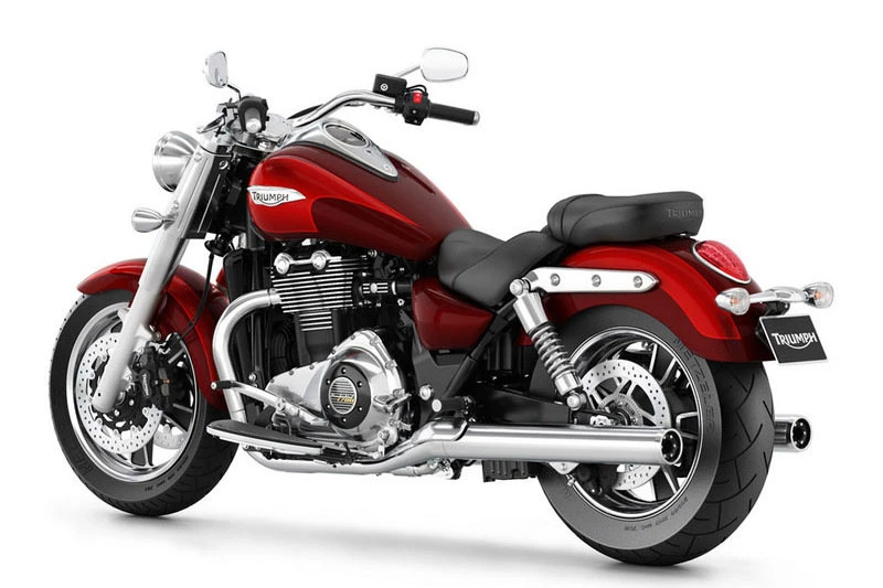 6. Triumph Thunderbird Commander 2015 (giá: 10.700 USD).