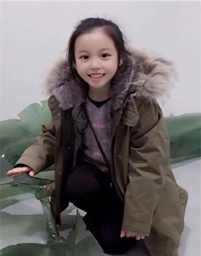 Con gái Triệu Vy gây chú ý nhờ ngoại hình ra dáng thiếu nữ khi bước sang tuổi 11 - Ảnh 2.