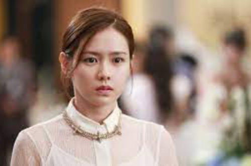 Cứ nghĩ bạn trai giàu có tặng nhẫn 20 triệu, đến khi người nhà nằm viện, tôi "chết lặng" nhận ra bộ mặt đểu cáng của gã