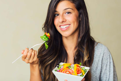 Nhóm người không nên ăn sáng ngay sau khi thức dậy