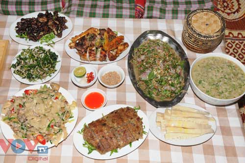 Lên Sơn La khám phá món ăn đặc sản từ hoa ban