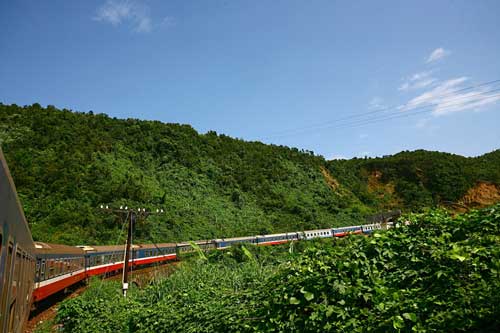 Vẻ đẹp kỳ thú trên cung đường sắt qua đèo Hải Vân