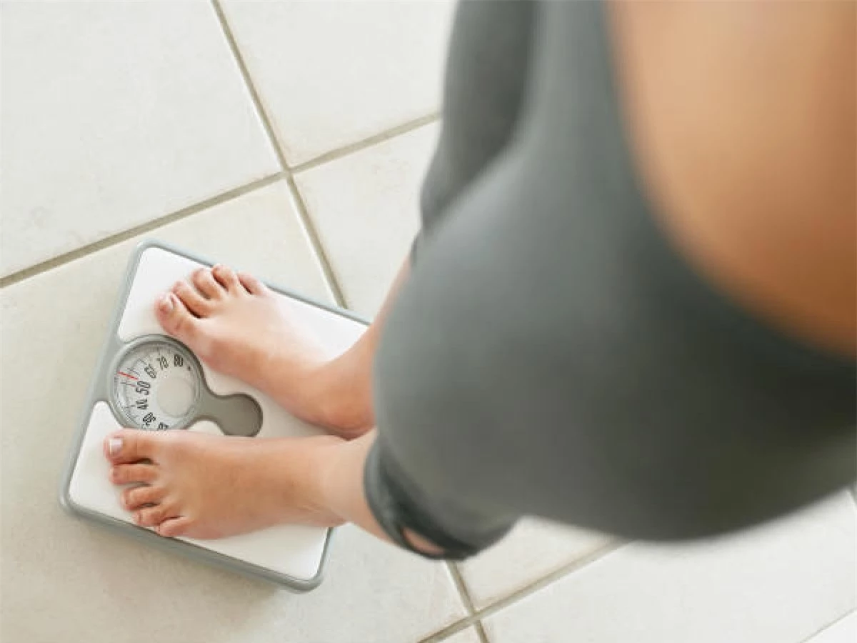 Tăng hoặc sụt cân không rõ nguyên do: Bệnh tiểu đường có thể khiến người bệnh sụt cân hoặc tăng cân đáng kể. Ở phụ nữ, bệnh này còn có thể gây chán ăn hoặc thèm ăn quá mức. Sự biến động về cân nặng có thể là một dấu hiệu của bệnh tiểu đường ở phụ nữ.