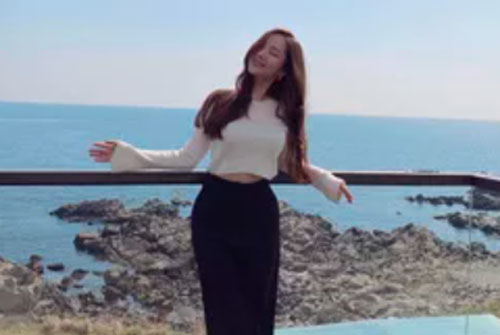 Vừa bị soi loạt bằng chứng hẹn hò Park Seo Joon, Park Min Young tiếp tục gây xôn xao vì hành động này