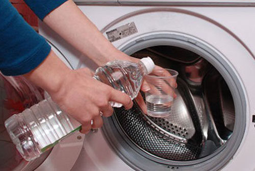 Bí quyết giặt quần áo với muối giúp giữ màu, loại sạch vi khuẩn ai không biết tiếc cả đời