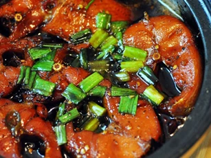 Cách kho cá bằng nồi cơm điện vừa ngon vừa nhàn, chị em nên học ngay