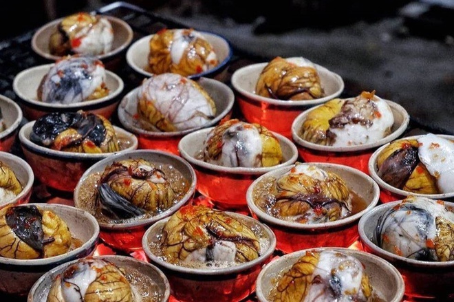 Chuyên gia cảnh báo không nên cho trẻ dưới 5 tuổi ăn trứng vịt lộn