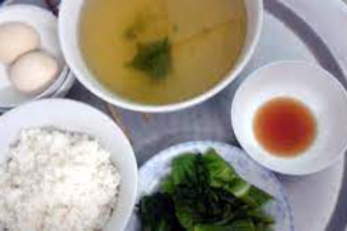 Dâu ở cữ mẹ chồng chỉ hấp trứng, luộc rau còn dặn "kiêng được là tốt", nhưng khi xem xong bức ảnh cô đưa, bà lại vội vàng thay đổi thái độ