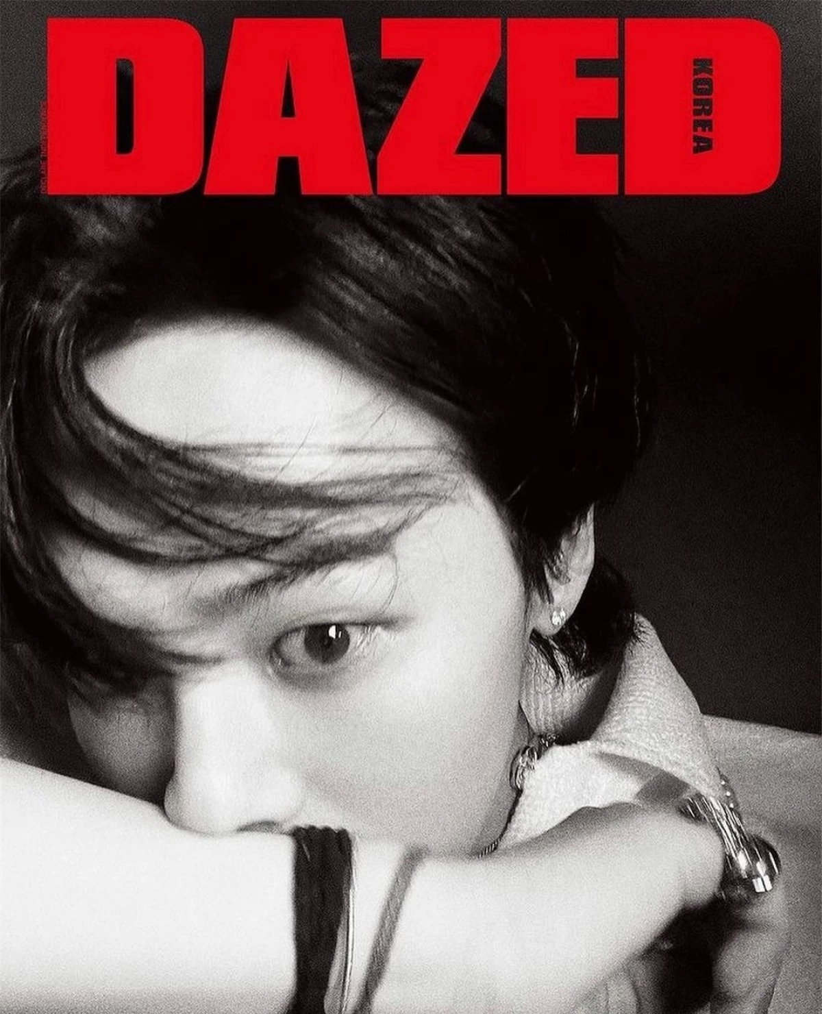 Tạp chí Dazed mô tả G-Dragon còn là một người yêu âm nhạc và thời trang, thích nghệ thuật, vượt qua các giá trị vô hình trong cuộc sống.