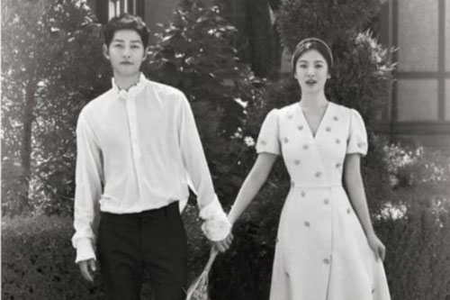 Vợ cũ Hoài Lâm bất ngờ đăng ảnh Song Hye Kyo - Song Joong Ki và nói về chuyện bội bạc