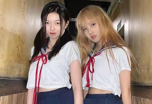 15 tuổi, con gái hở hàm ếch của Lý Á Bằng diện áo crop-top, tạo dáng táo bạo bên bạn bè