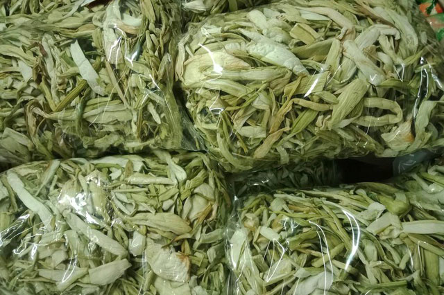 Dọc mùng sấy khô thành đặc sản nơi phố thị, "hét giá" 300.000 đồng/kg