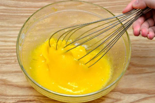 Thêm một thứ nước đặt biệt trước khi rán, trứng chiên sẽ xốp mịn, thơm lừng