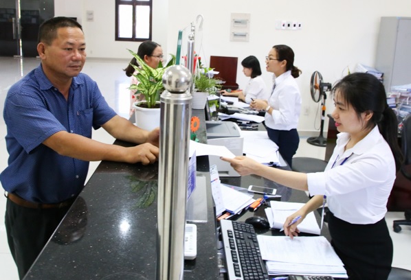 32% người dân phải trả chi phí ngoài để làm giấy chứng nhận quyền sử dụng đất