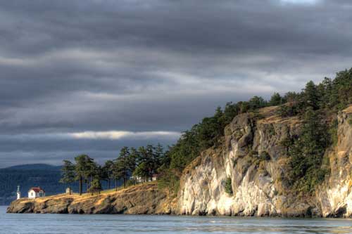 Những ngôi nhà kỳ lạ, biệt lập với thế giới xung quanh