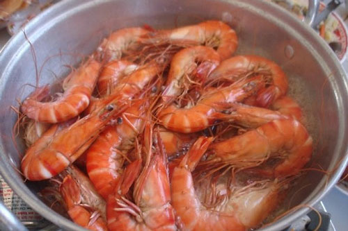 Bí quyết luộc tôm ngon bà nội trợ nào cũng nên biết