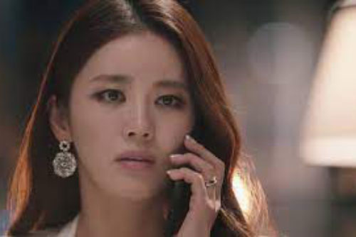 Vừa đến nhà ngoại chồng đã hối thúc đi về, tôi chết sững khi nghe anh tiết lộ lý do liên quan đến chị gái mình