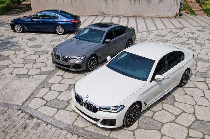Chi tiết BMW 5-Series 2021 vừa ra mắt tại Việt Nam với giá từ 2,5 tỷ đồng, so kè cùng Mercedes E-Class