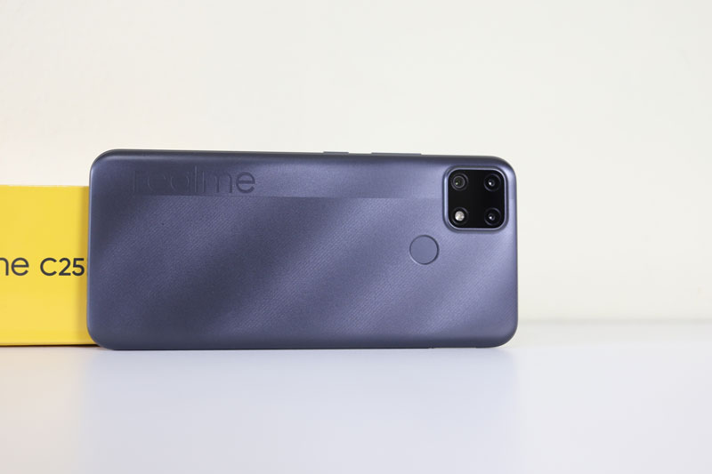 Realme C25 với pin 6.000 mAh, sạc nhanh, 3 camera sau, RAM 4 GB, giá 4,69 triệu tại Việt Nam